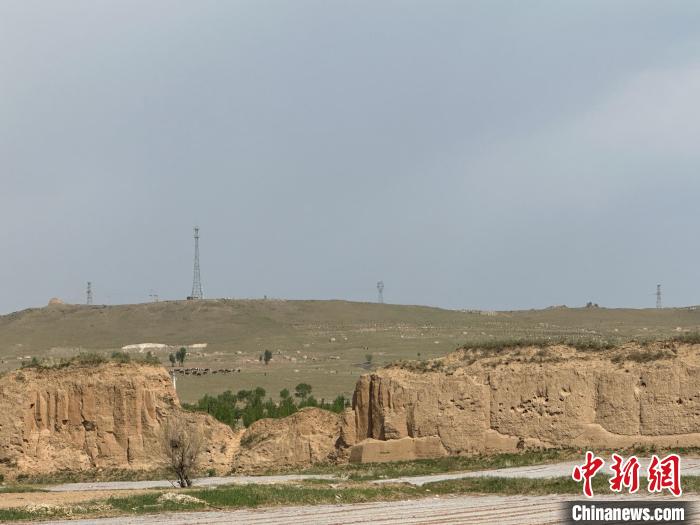 得胜堡现存遗物多为土夯，古朴厚重。　刘小红 摄