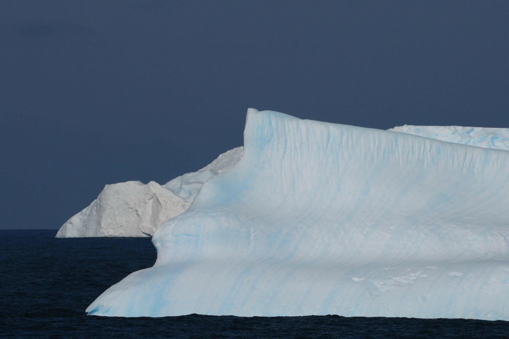 南极威德尔海上的冰山（2020年2月1日摄）。新华社记者刘诗平摄